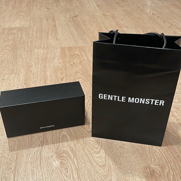 Gentle Monster glasses box and shopping bag - Picture 1 of 4